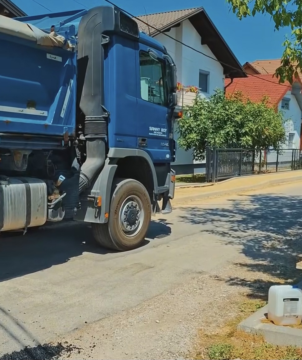 Izgradnja trotoara u ulici Mimara Hajredina, Mjesna zajednica Luke, Bihać
